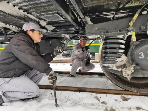 受低温雨雪冰冻天气影响 长三角铁路今明两日停运39趟旅客列车