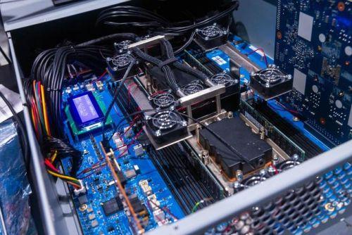 Meta 和 AMD 公司在 2023 年 OCP 峰会上演示了 Type-3 设备的计算快速链接（CXL）内存